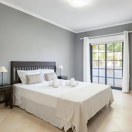 Modern 2br شقة *