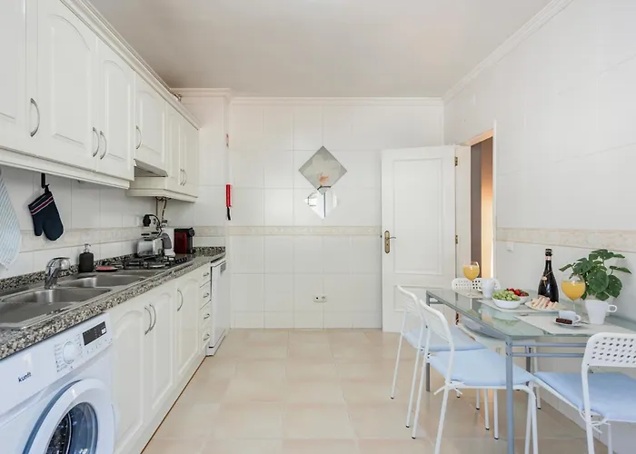 Modern 2br Lejlighed *
